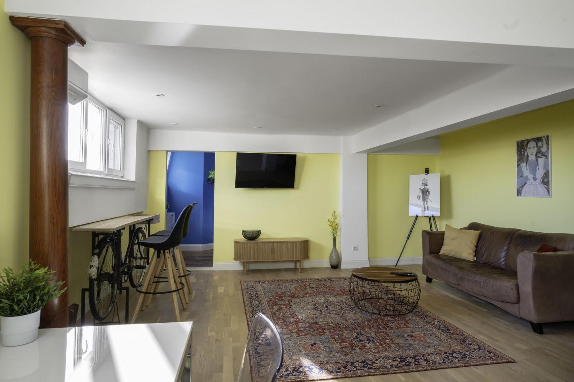 Views From Cozy 1-bedroom Flat By Flat Mаnager Apartment