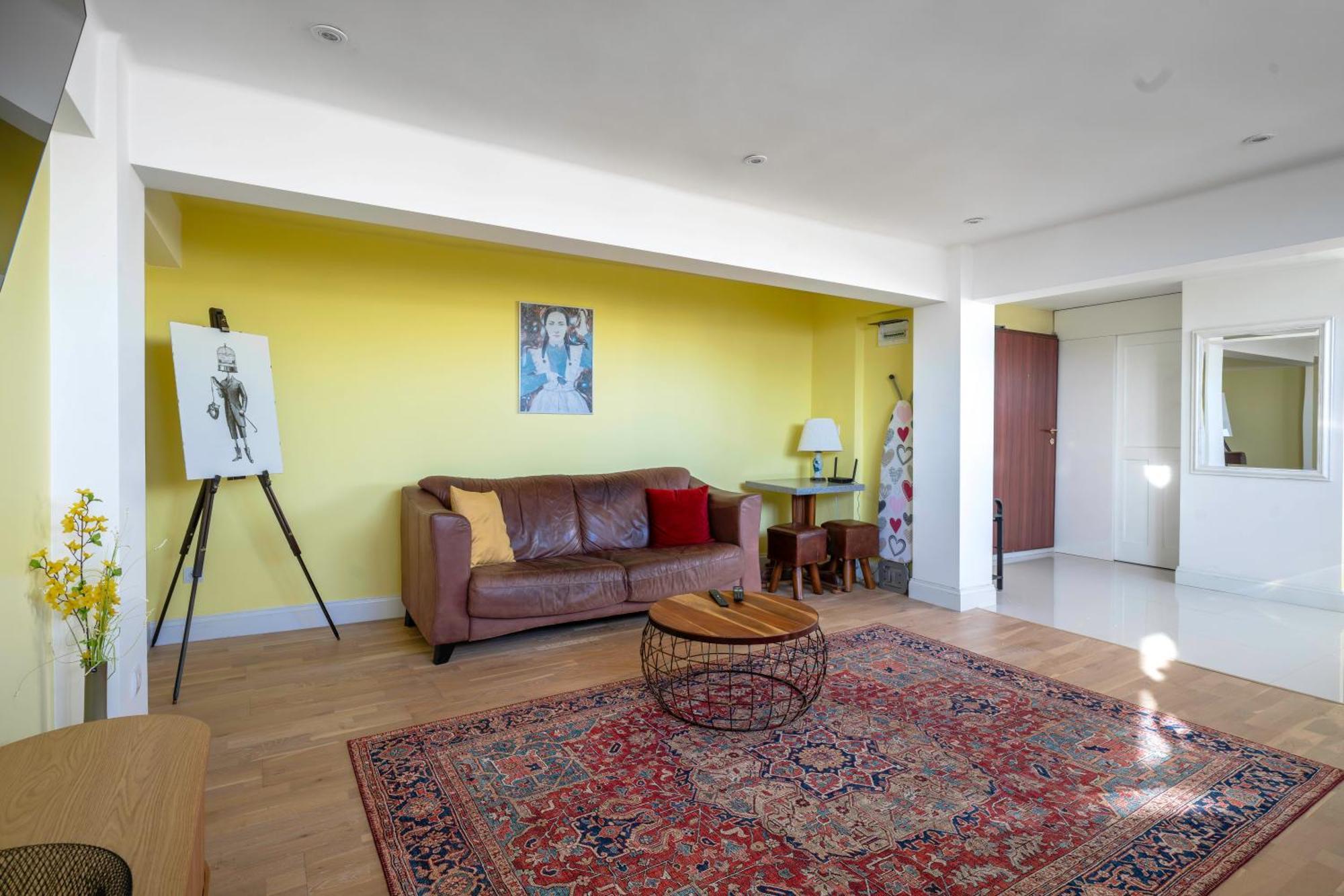 Apartment Views From Cozy 1-bedroom Flat By Flat Mаnager